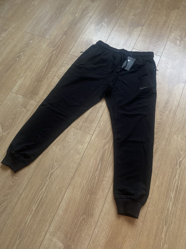 Pantaloni Trening Nike marimea M,L,XL,XXL