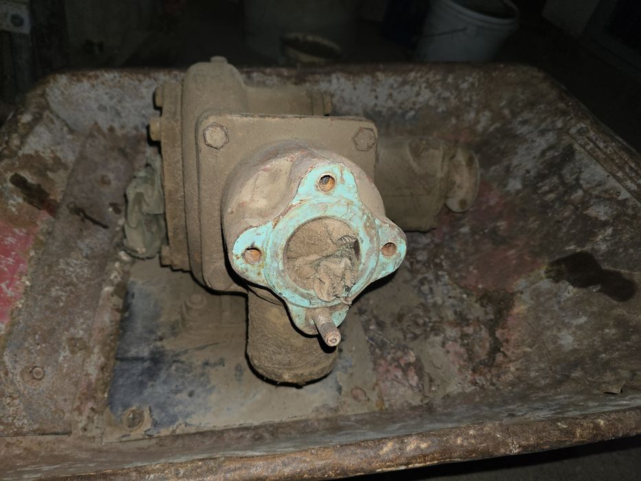 Насос топливной налевнойдан түскен.