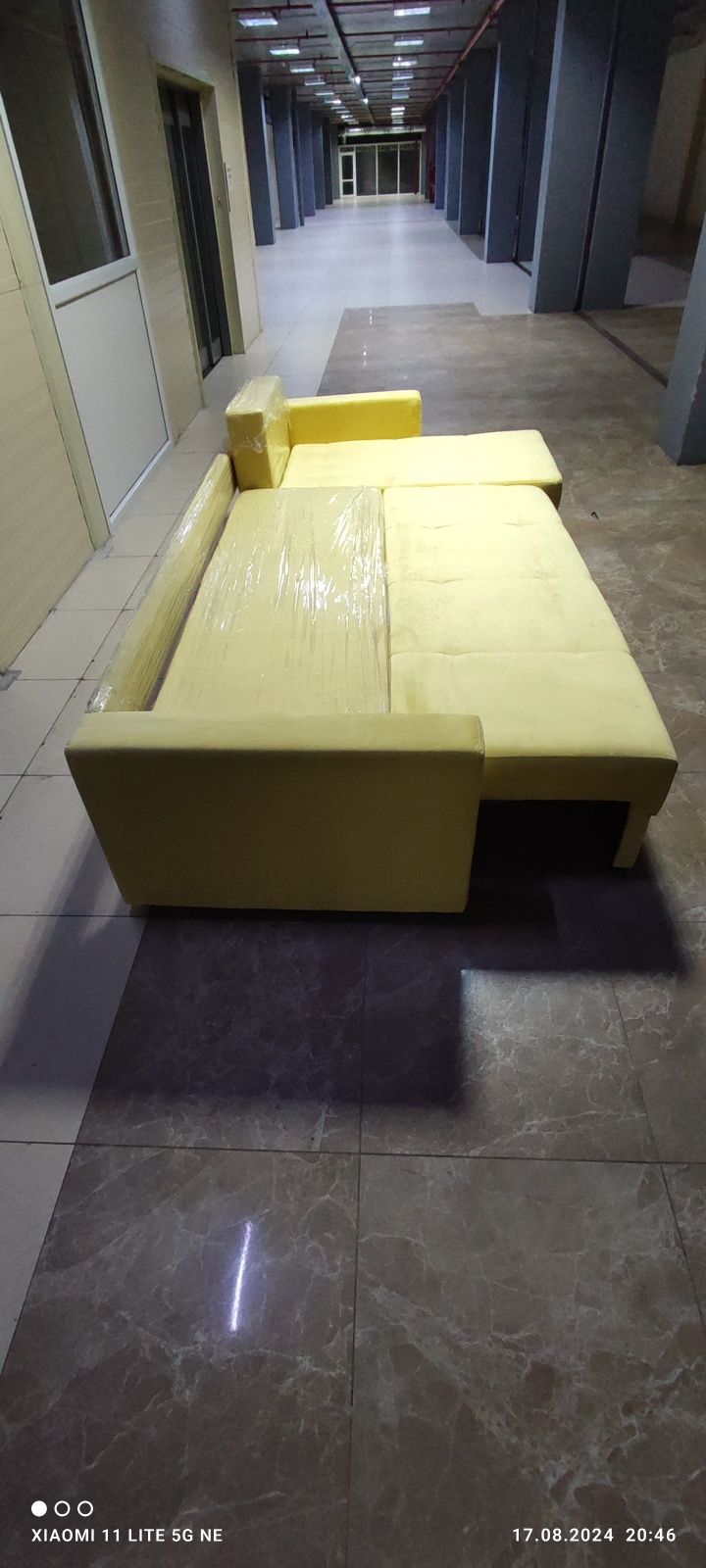 Новый яркий диван, 3 метра