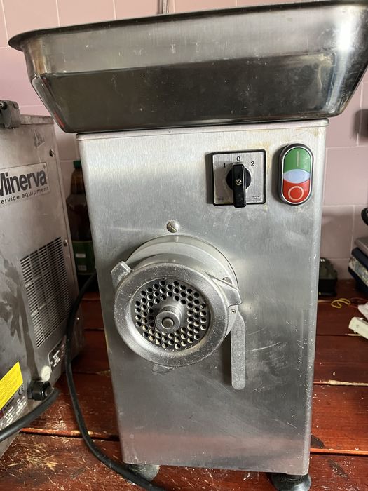 Vand 3 masini de tocat