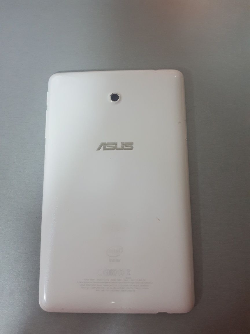 Продавам таблет Asus