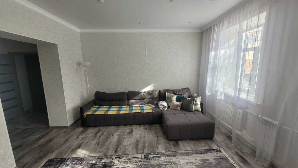 Продаю 2-х комнатную квартиру , Старого типа.