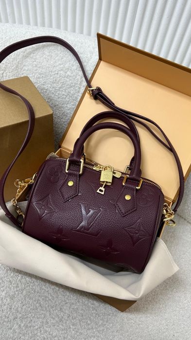 Сумка Louis Vuitton в фирменной подарочной коробке