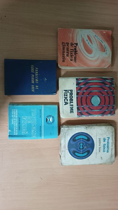 Cărți școlare vechi