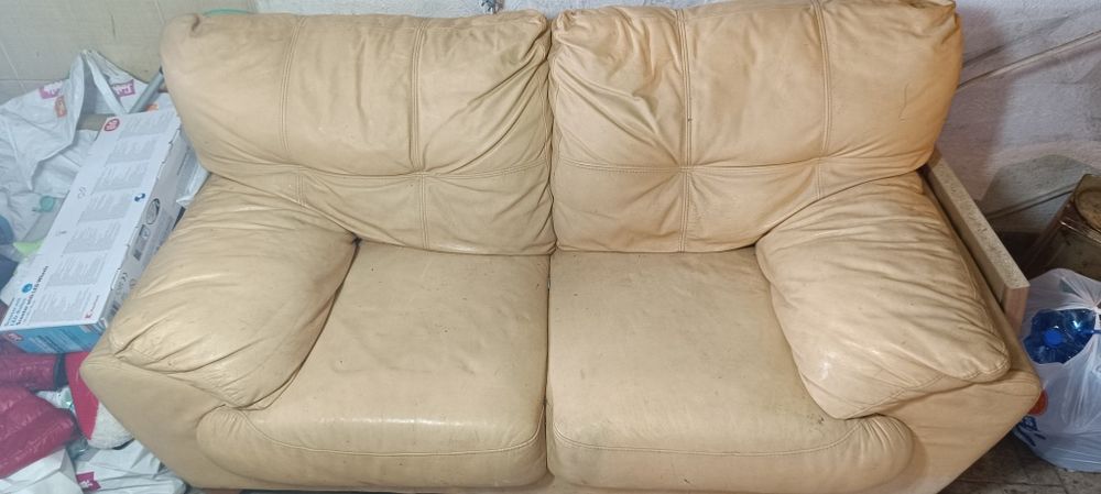 Кожен диван, тройка и двойка.