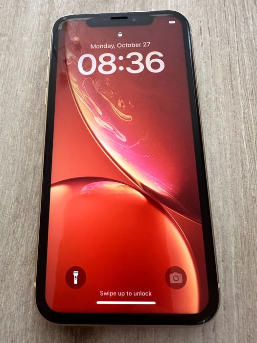 iPhone XR 128GB galben, resetat la setările din fabrică, deblocat