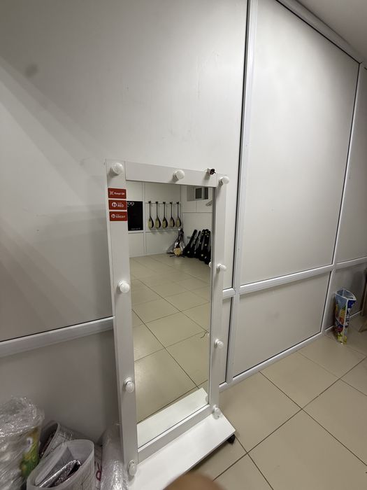 Продам зеркало для магазина бутика