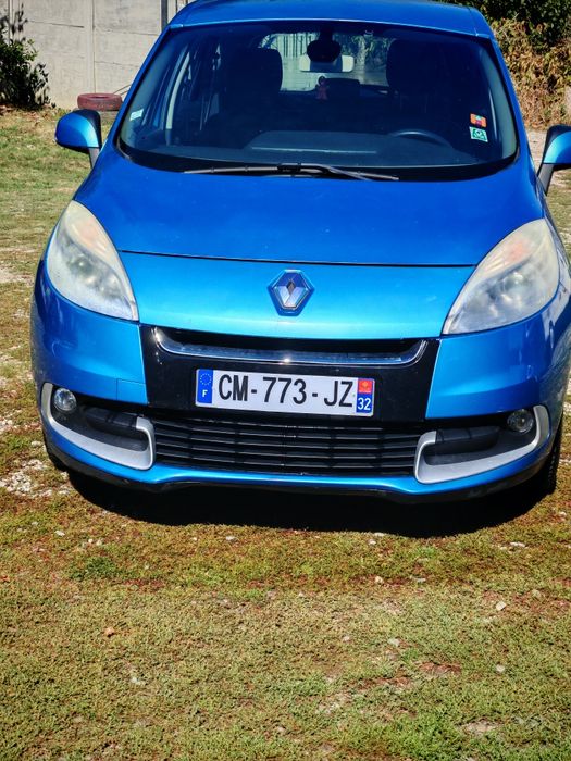 Vînd Renault Scenic