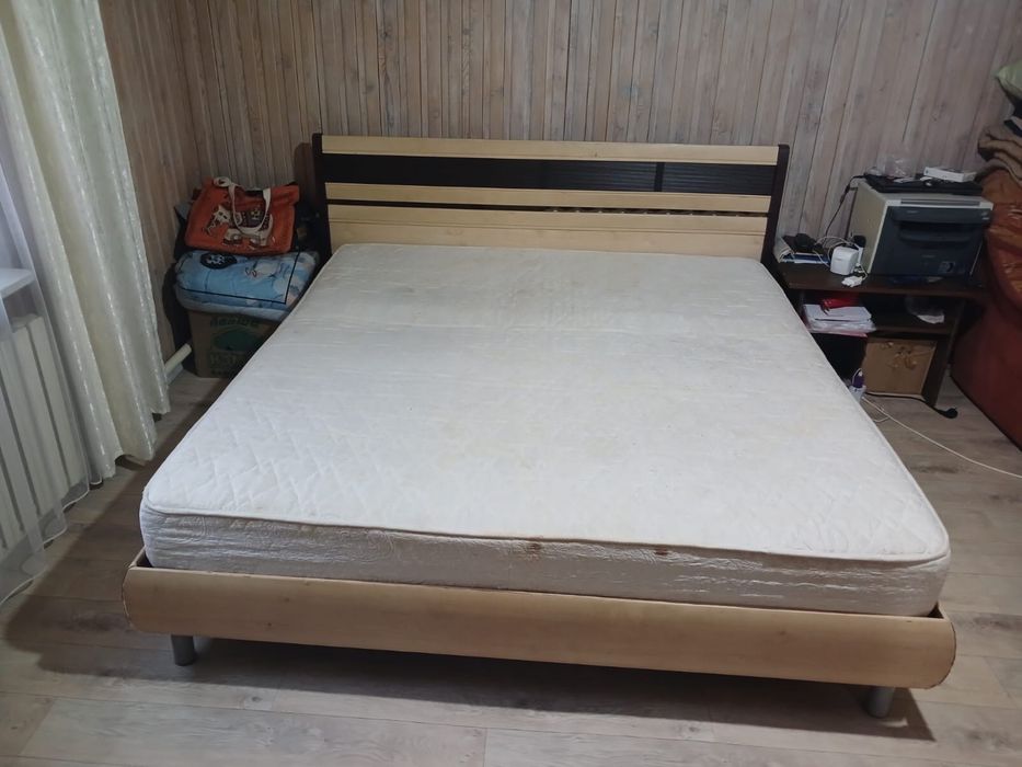 Продам двуспальную кровать