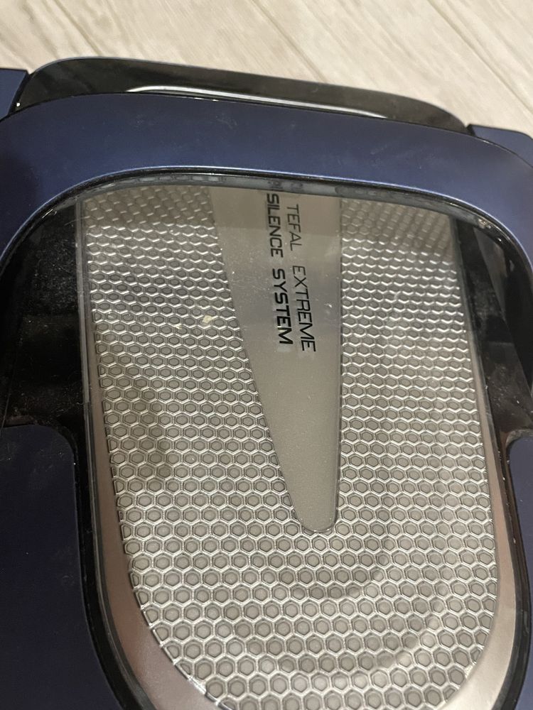 Продам Пылесос с контейнером Tefal Silence Force Cyclonic TW7690EA