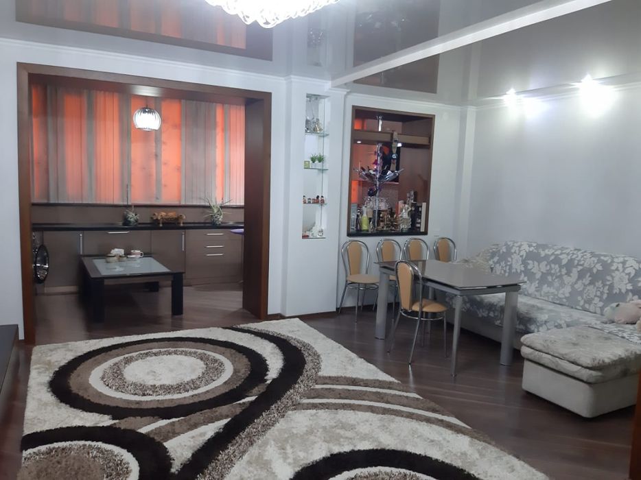 Сдаётся 2-комн., 1 этаж, в Центре (ул.Айтеке би)