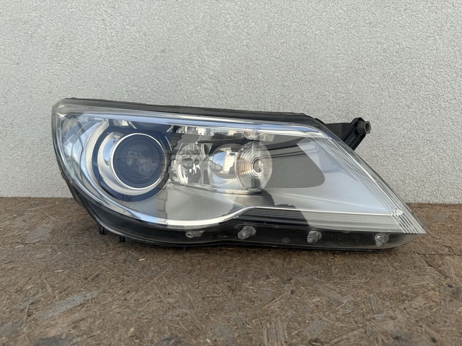 Far dreapta VW Tiguan 2009-2012 Xenon Adaptiv Original Europa