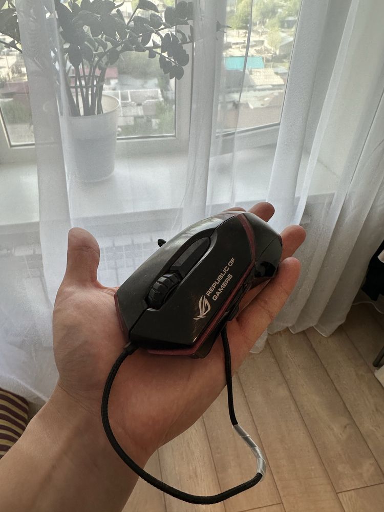 Продам мышку игровую Asus