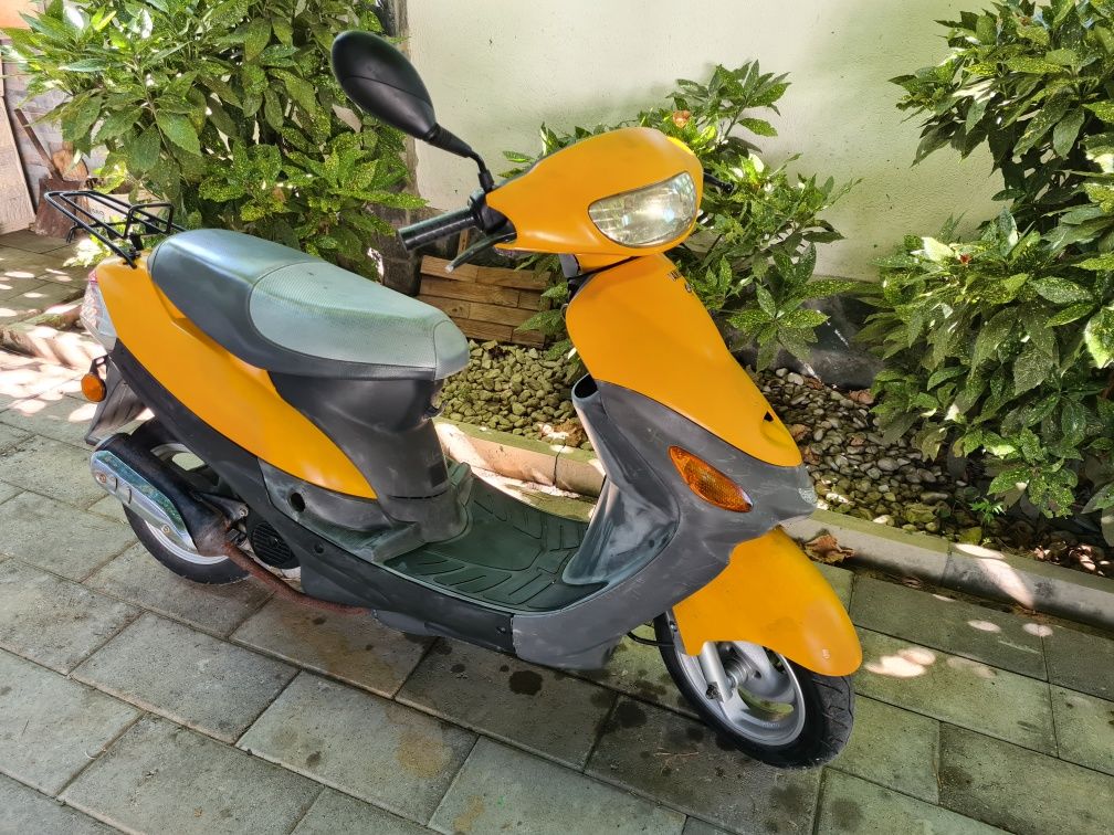 Продавам скутер Zhongyu 50 4t