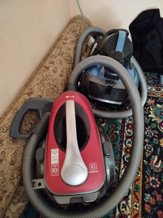 Пылесосы Samsung и LG.