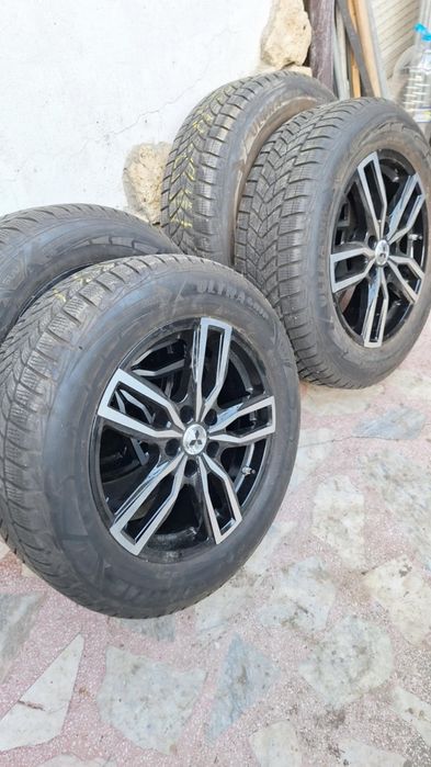 Джанти и Гуми   17" 5x114.3 Зимни гуми 215/65/17