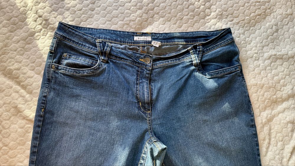 Blugi Yessica mărimea 52 – albastri