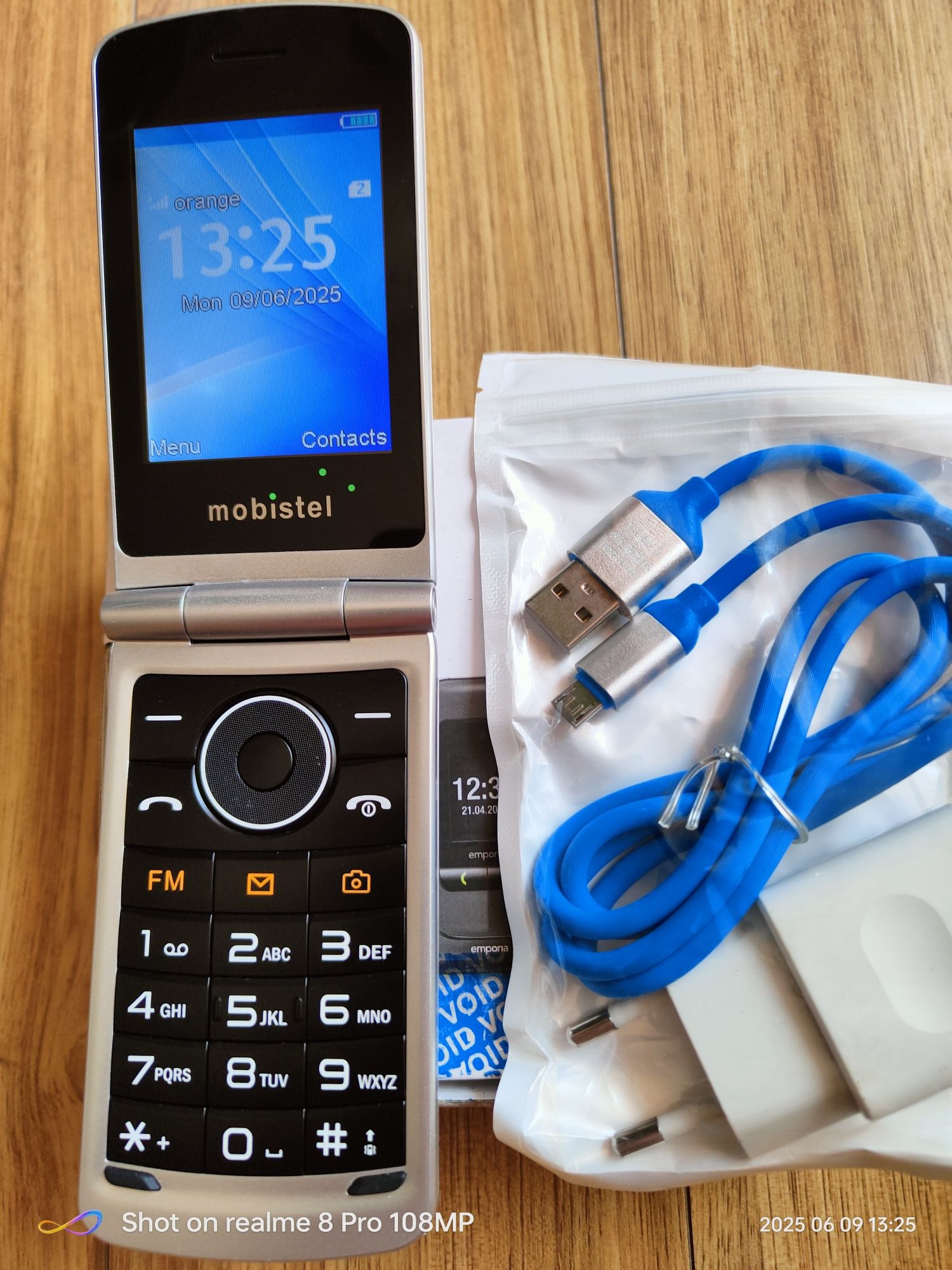 Super telefon cu clapeta.