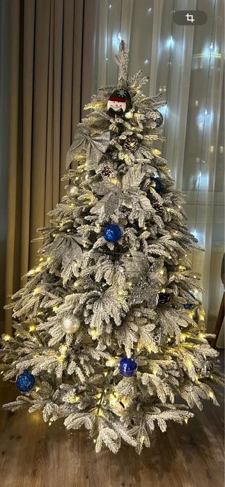 На продаже новогодняя ёлка