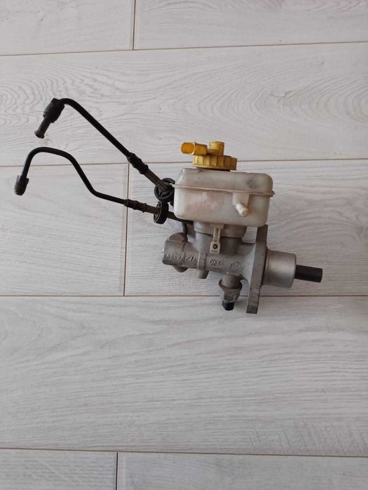 Pompa servo frana 1j1 cu vas ulei lichid cu senzor Volkswagen VW Golf4