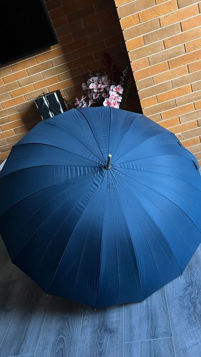 Огромный стильный зонтик