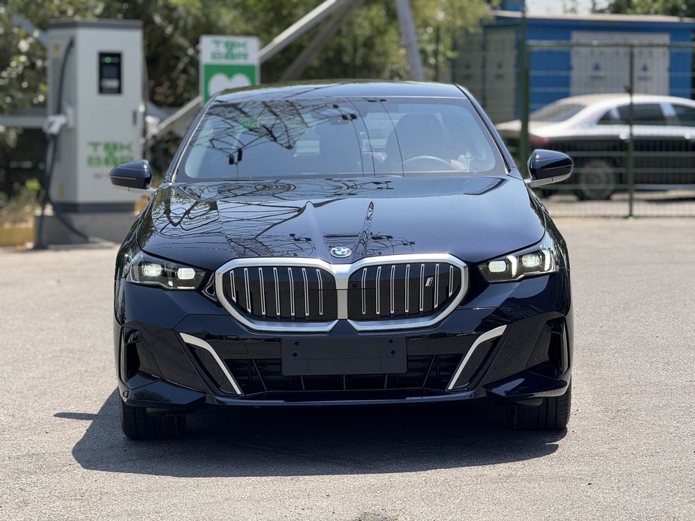 Продается новый BMW i5 40 L eDrive