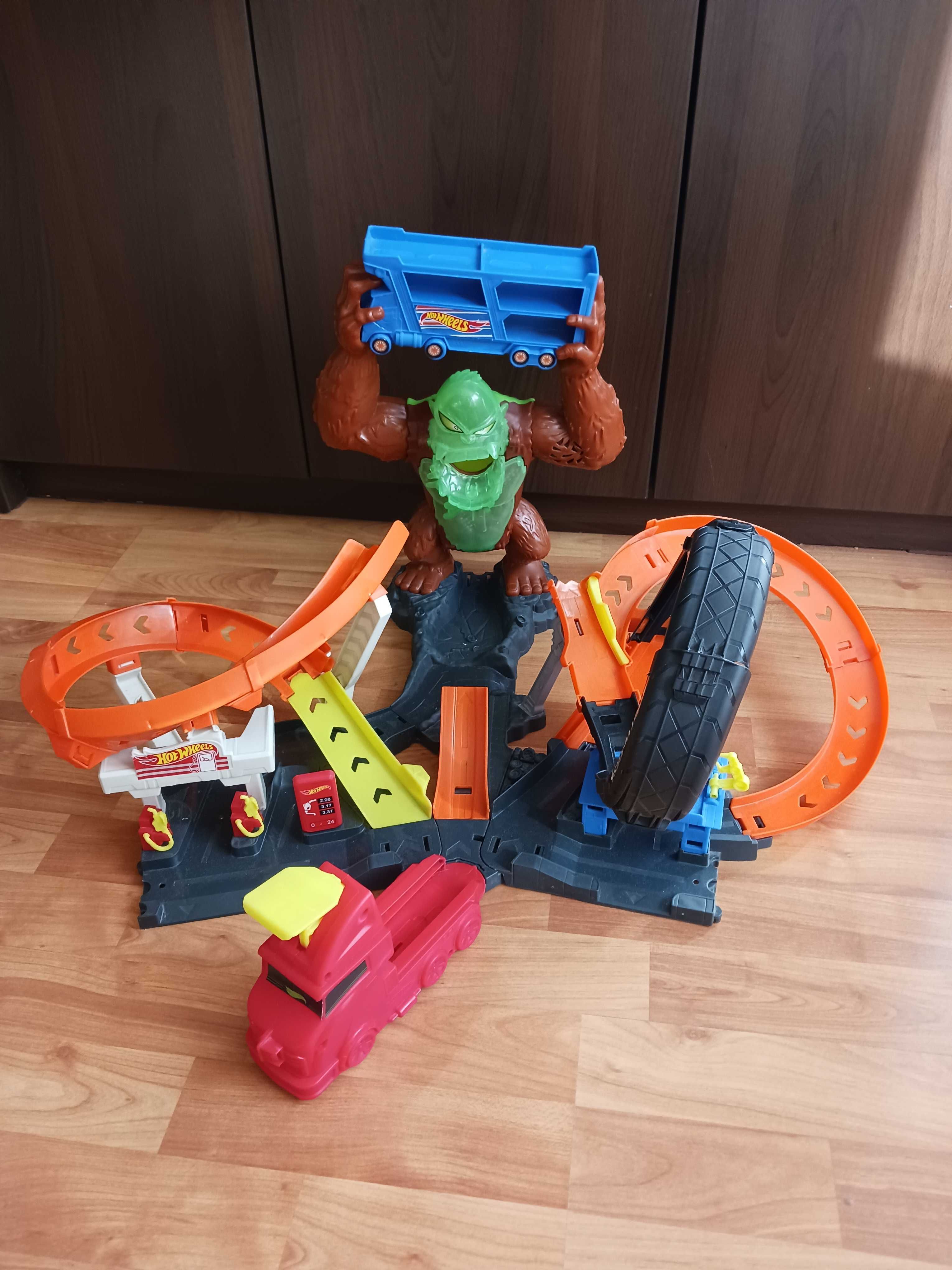 Toxic Gorilla Slam set Hot Wheels