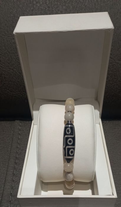 Браслеты с бусиной дзи и с природными камнями