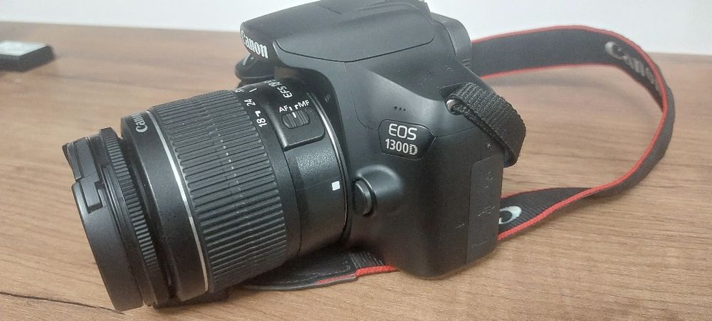Aparat foto DSLR Canon EOS 1300D BK,18.0 MP + Accesorii