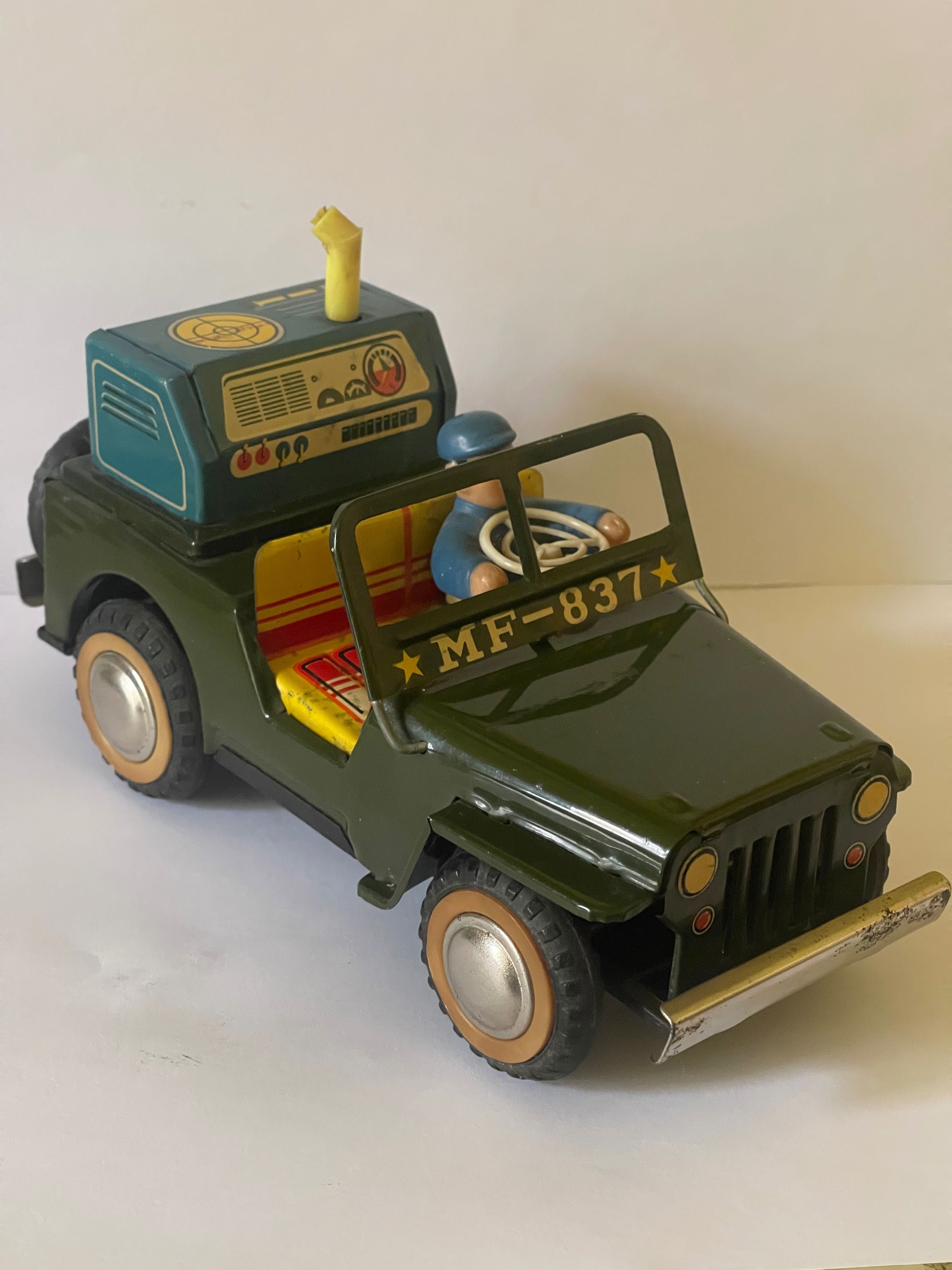 Macheta Tablă /Jeep Militar Radar Vechi( anii 70)