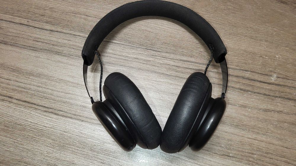 Bang & Olufsen BeoPlay H4 casti fuctionale urme de uzura