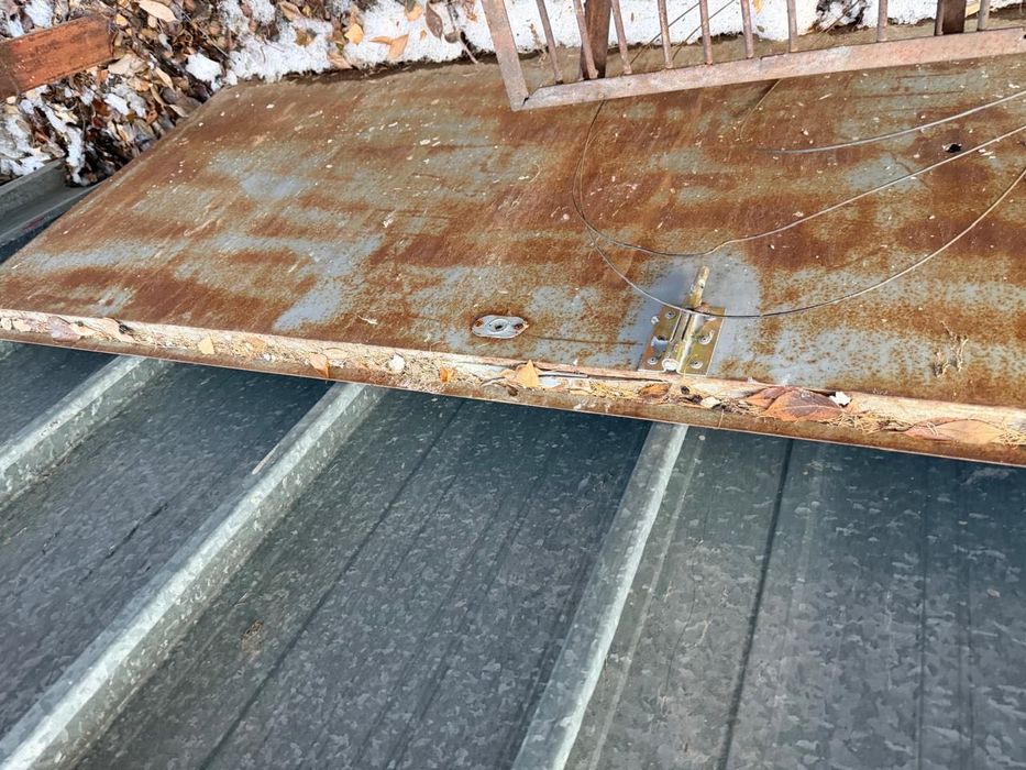 Продам входную железную дверь