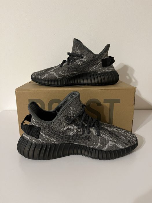 Yezzy 350V2 Dark Salt