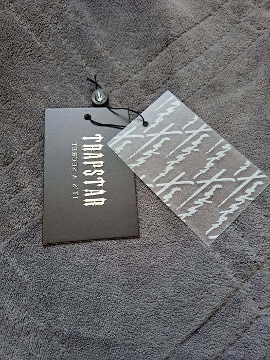 Продавам екип Trapstar