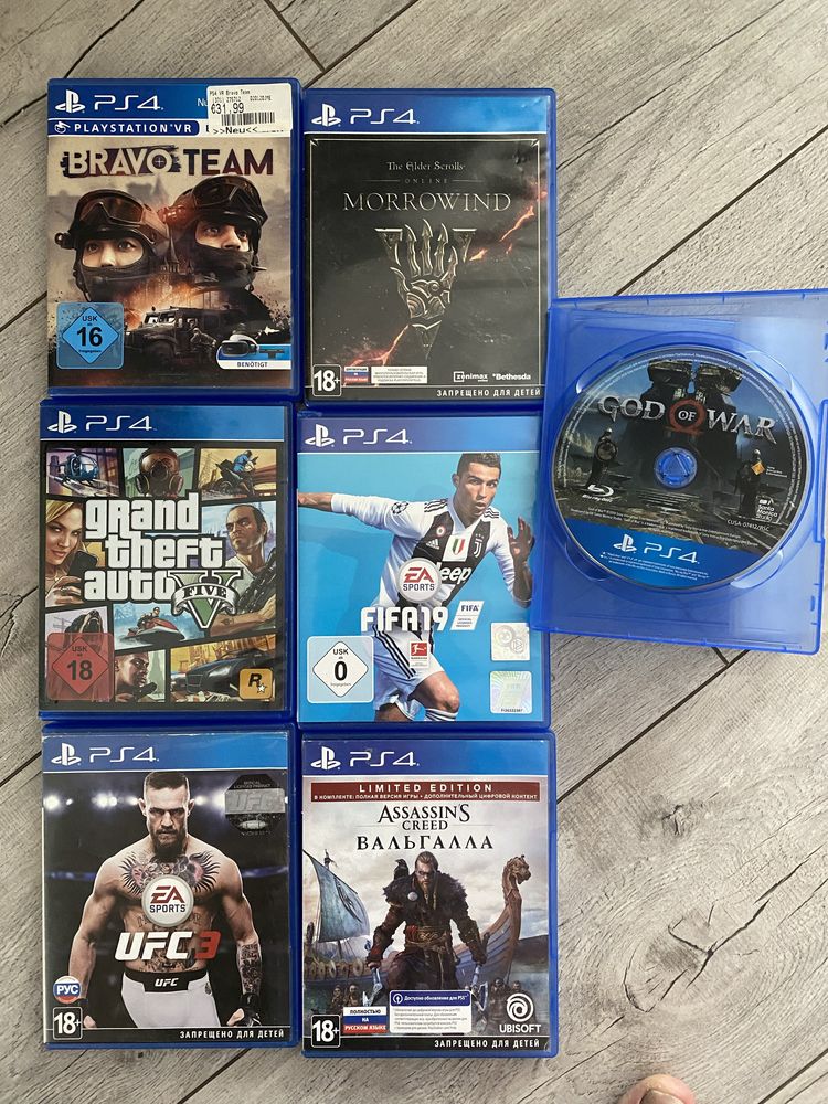 PS4 Отлиная игровая консоль