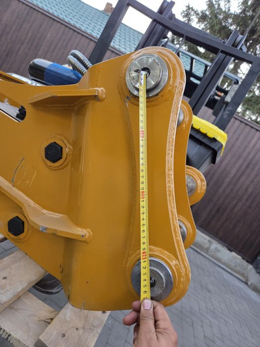 Гидромолот на JCB 3CX 4CX CAT 3В1
