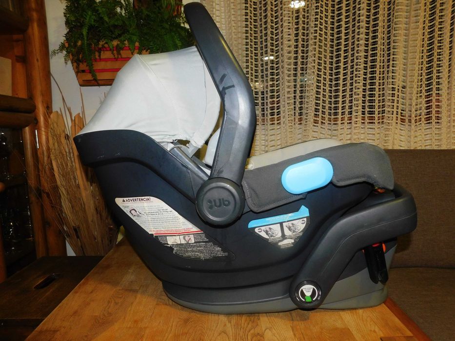 Pachet UPPABABY MESA scoica (0-13 kg) + bază Isofix