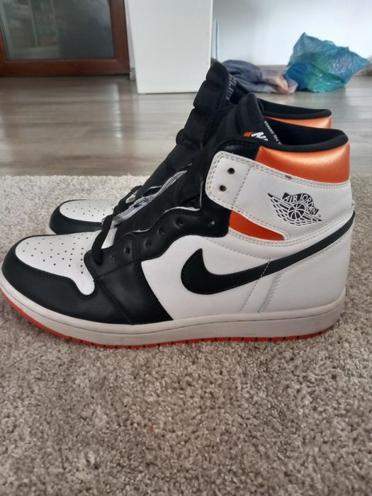 Jordan 1 Electro Orange
