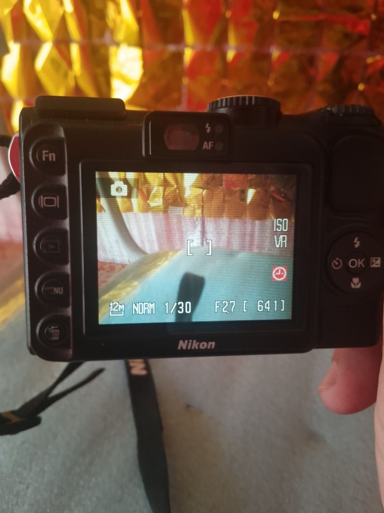 Срочно! Nikon coolpix 5200 камера/фотоаппарат сотилади.