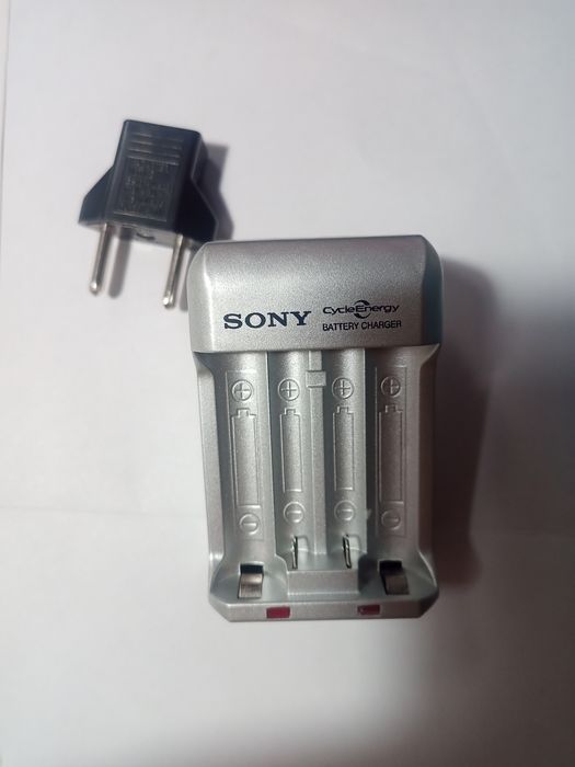 Зарядное устройство батареек Sony типа ААА и АА