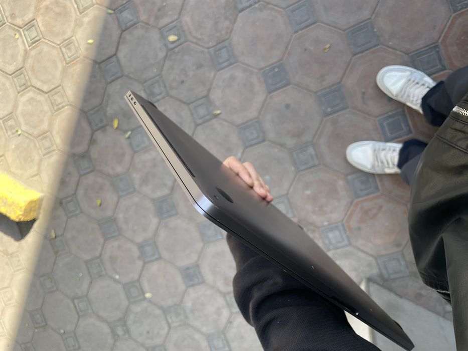 Macbook pro 2019 16-inch yomkisti 96 16/512 xolati 10/10
