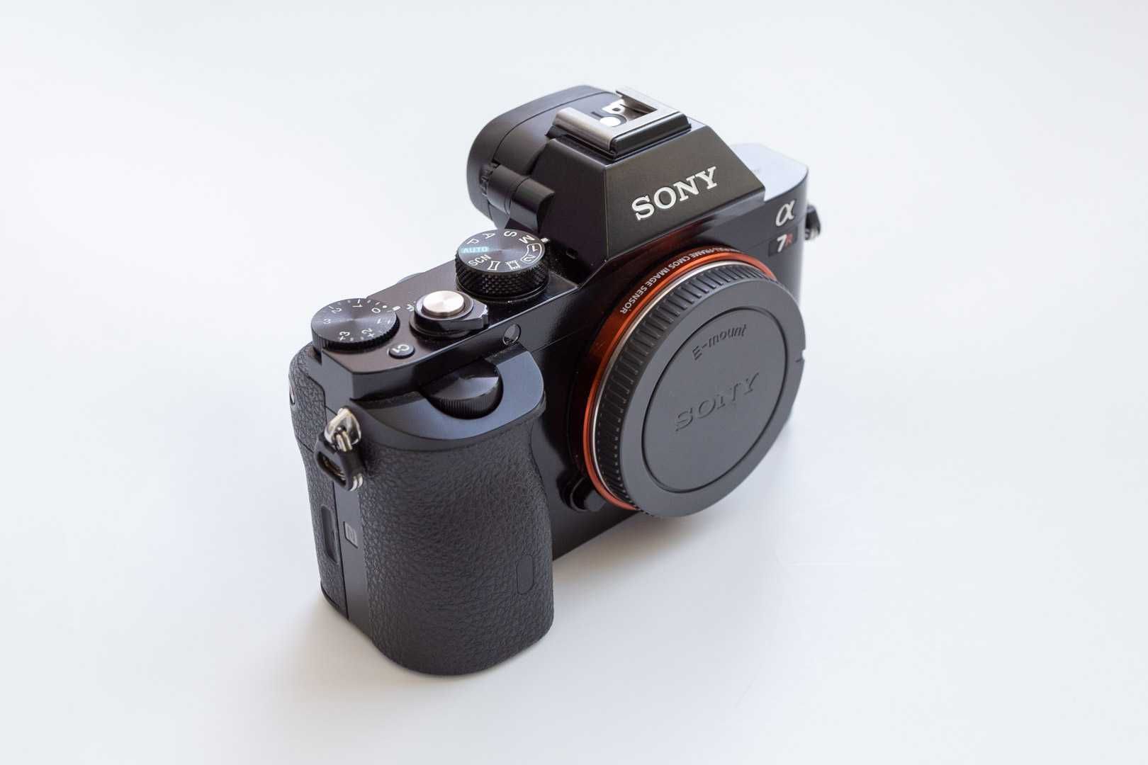 Sony A7R + 24-70mm OSS + 5 baterii – kit complet