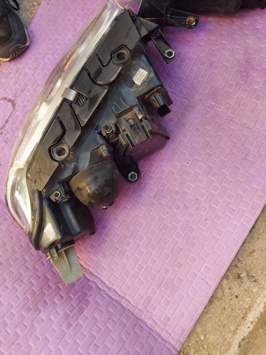 Продавам фарове от passat b5- 2001 година