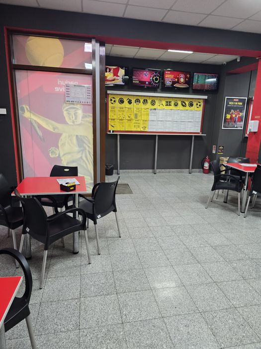 Închiriez spațiu comercial 90 mp util