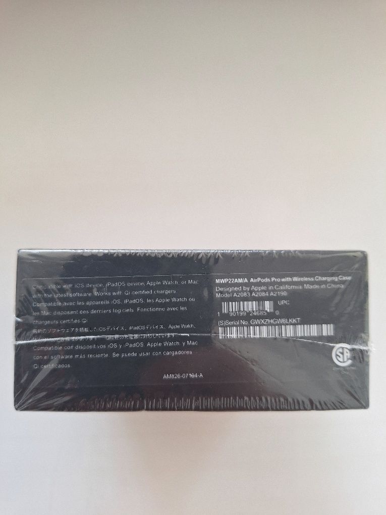 Продам наушники безпроводной новый запечатанный в коробке чёрный цвет