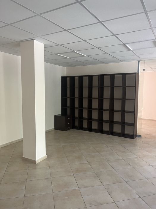 Дава се под наем Офис в Варна, Базар Левски - 1000 кв.м за 1000 € - Снимка #3