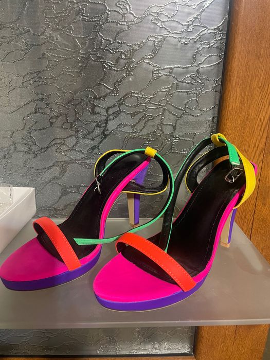 Vând Sandale Damă noi