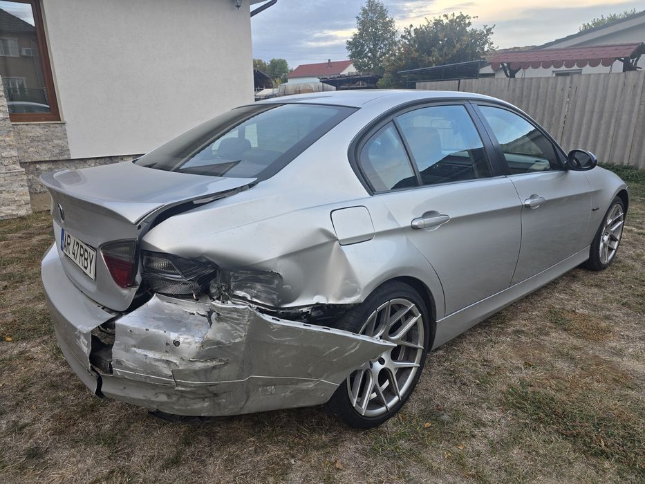 BMW E90 2.0D (318D) avariat