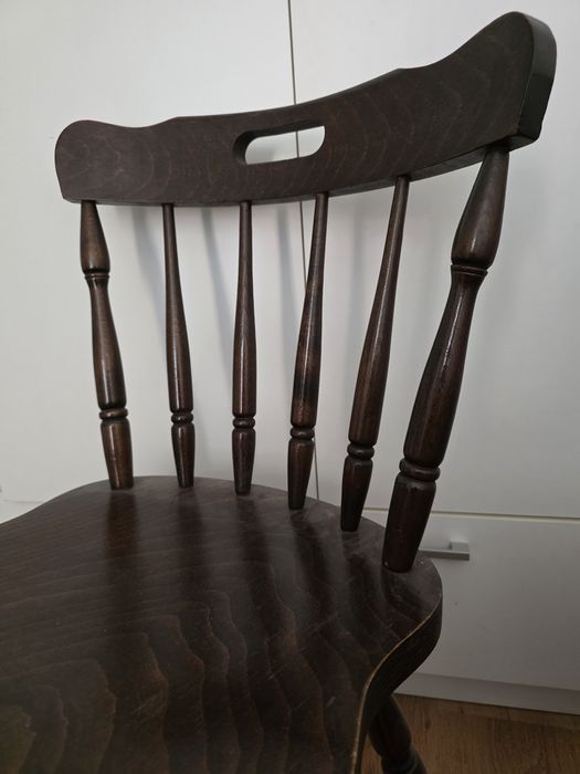 Ретро дървени столове