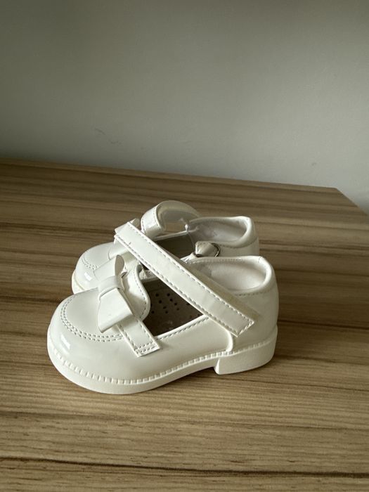 Pantofi albi fetita marimea 19